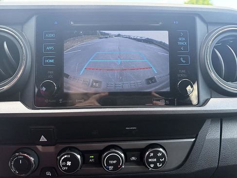Used 2019 Toyota Tacoma TRD Off-Road w/ Technology Package AWD/4WD image 8