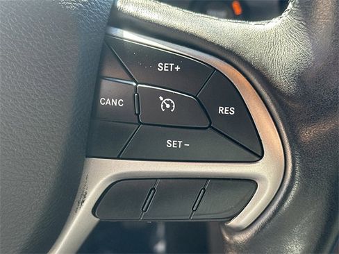 Used 2021 Jeep Grand Cherokee Laredo X image 26