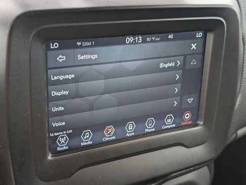 Used 2021 Jeep Renegade Latitude FWD image 11