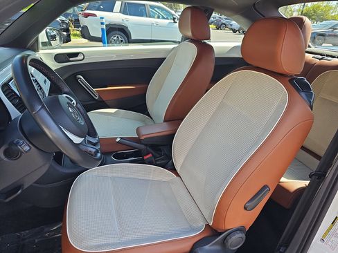 Used 2015 Volkswagen Beetle 1.8T FWD image 14