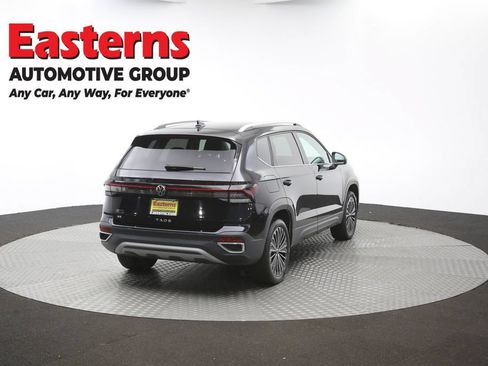 Used 2025 Volkswagen Taos SE FWD image 38