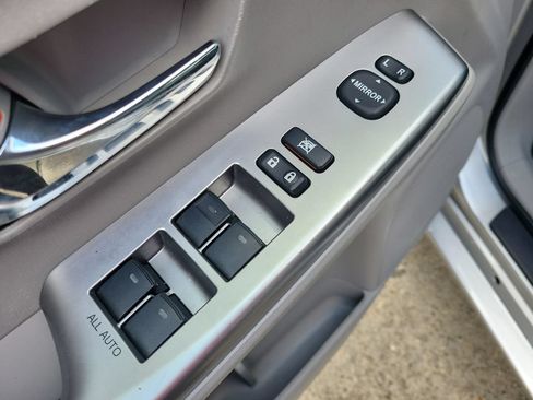 Used 2016 Toyota Prius V Four FWD image 14