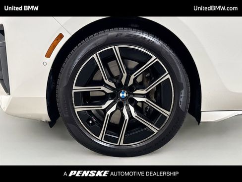 Used 2024 BMW 760i xDrive AWD/4WD image 2