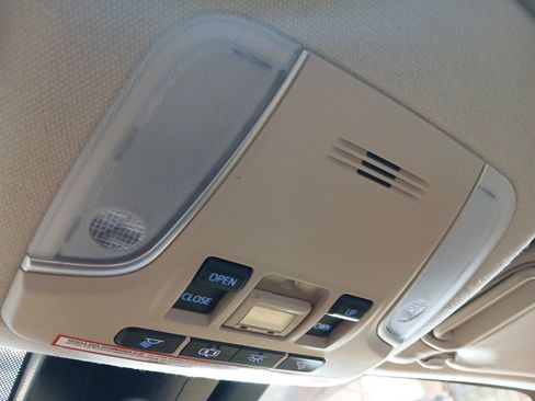 Used 2020 Toyota Prius Limited image 21