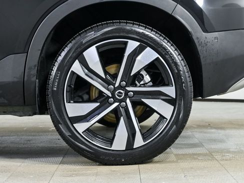 Certified 2025 Volvo XC40 B5 Plus image 39