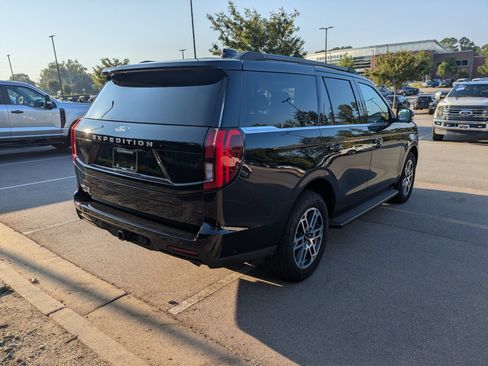 Certified 2025 Ford Expedition Active AWD/4WD image 4