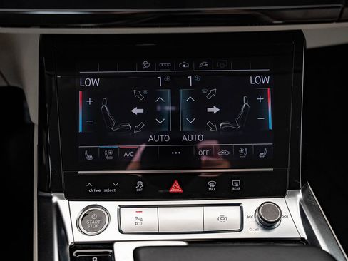 Used 2022 Audi e-tron Premium Plus w/ Premium Plus Package AWD/4WD image 37