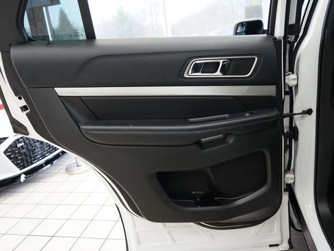 Used 2016 Ford Explorer XLT w/ Equipment Group 202A image 40