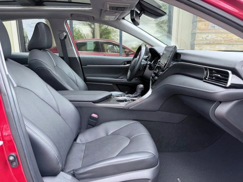 Used 2021 Toyota Camry XSE image 18