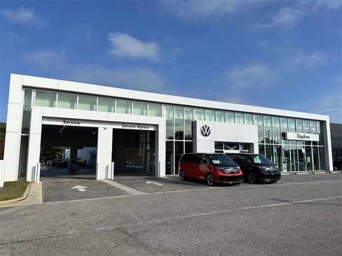 Used 2025 Toyota Prius LE image 36