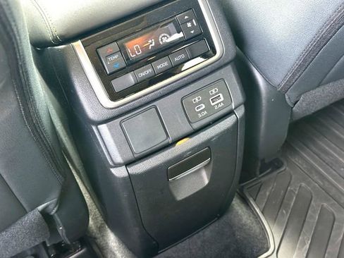 Used 2024 Subaru Ascent Onyx Edition AWD/4WD image 23