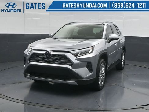 Used 2019 Toyota RAV4 Limited AWD/4WD image 6