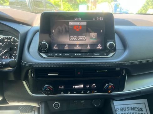 Used 2021 Nissan Rogue SV AWD/4WD image 16