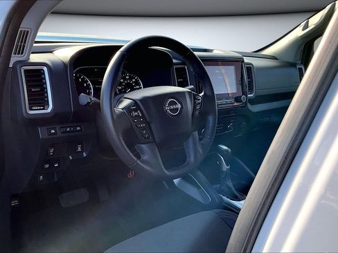 Used 2024 Nissan Frontier SV w/ Hardbody Edition image 17