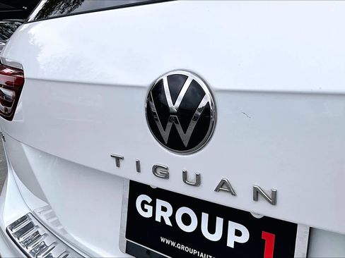 Certified 2023 Volkswagen Tiguan SE w/ Panoramic Sunroof Package image 33