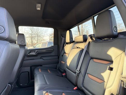 Used 2024 GMC Sierra 1500 AT4 w/ AT4 Premium Package image 30