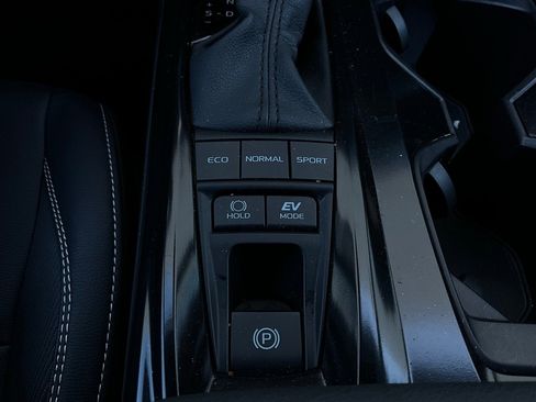 Used 2025 Toyota Camry SE image 23