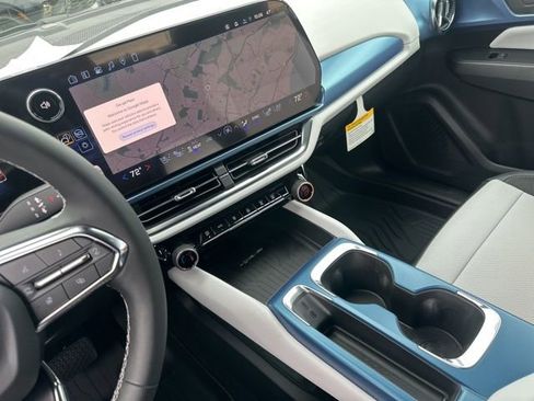 New 2026 Chevrolet Equinox EV LT image 27