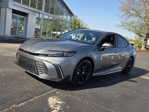Certified 2026 Toyota Camry SE FWD image 3