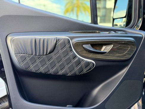 Used 2020 Mercedes-Benz Sprinter 2500 image 28