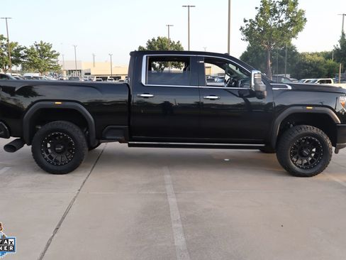 Used 2021 GMC Sierra 2500 Denali w/ Denali Black Diamond Edition AWD/4WD image 2