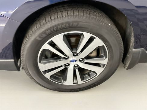 Used 2018 Subaru Outback 3.6R Limited image 11