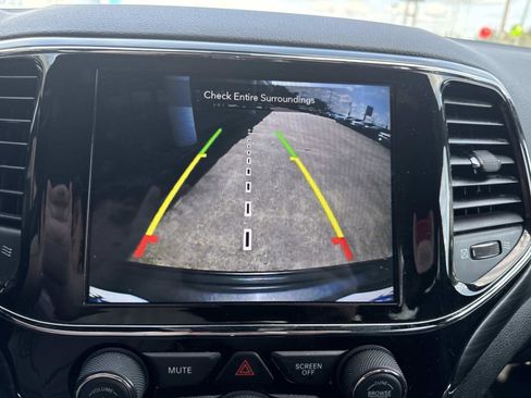 Used 2021 Jeep Grand Cherokee Laredo X image 25