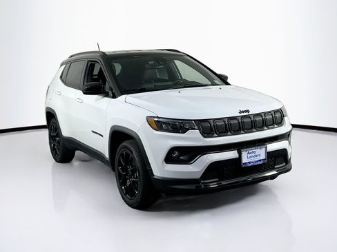 Used 2022 Jeep Compass Latitude w/ Convenience Group AWD/4WD image 3