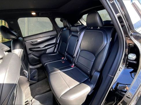Used 2021 INFINITI QX50 Luxe w/ Appearance Package image 25