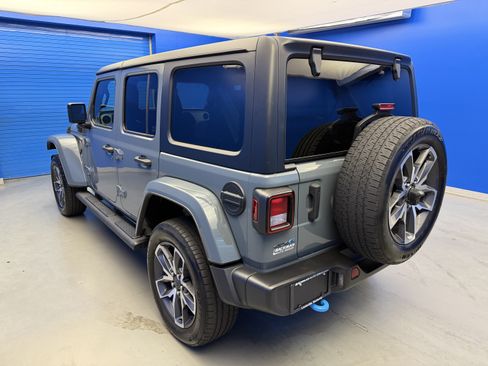 Used 2024 Jeep Wrangler Unlimited w/ Convenience Group AWD/4WD image 6