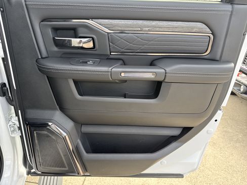 New 2025 RAM 2500 Limited image 18