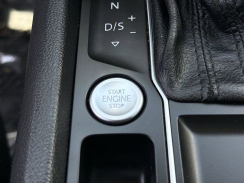 Used 2021 Volkswagen Atlas SEL FWD image 33