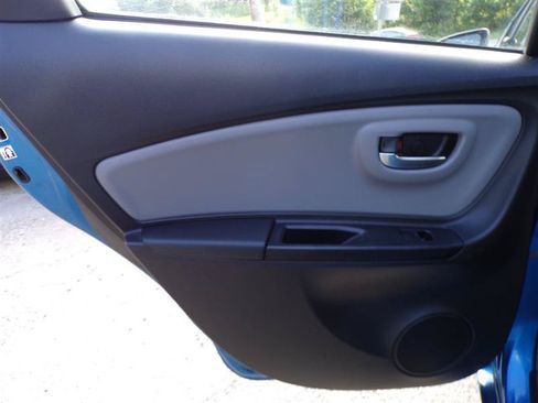 Used 2017 Toyota Yaris 4-Door Hatchback FWD image 25