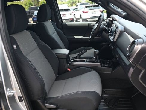 Used 2022 Toyota Tacoma TRD Off-Road image 20