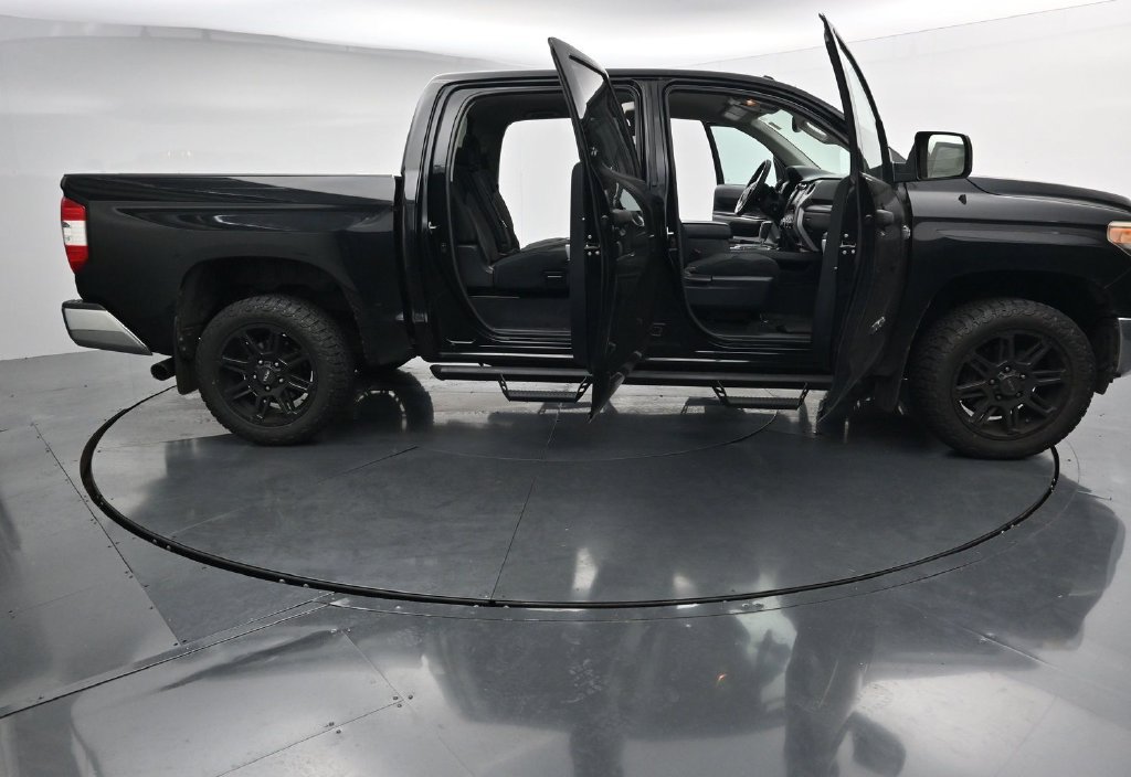 Used 2018 Toyota Tundra SR5 w/ SR5 Upgrade Package AWD/4WD image 27
