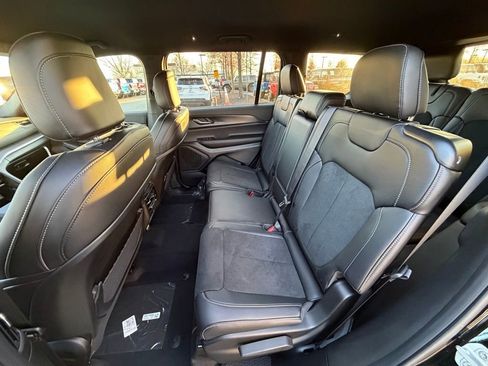 New 2025 Jeep Grand Cherokee L Altitude image 12