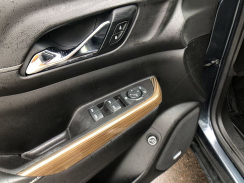 Used 2019 GMC Acadia SLE image 14