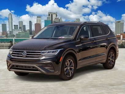 Used 2023 Volkswagen Tiguan SE w/ Panoramic Sunroof Package