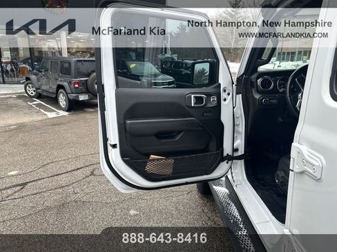 Used 2021 Jeep Wrangler Unlimited Sahara image 12