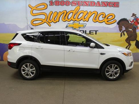 Used 2019 Ford Escape SE w/ Ford Safe & Smart Package AWD/4WD image 1