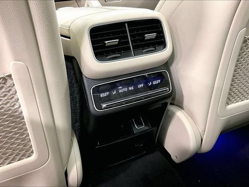 Used 2023 Mercedes-Benz GLS 450 4MATIC image 10