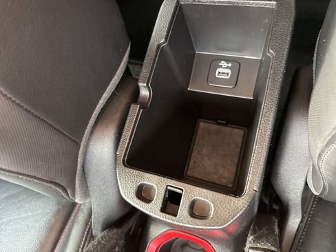 Used 2017 Jeep Renegade Trailhawk w/ Premium Trailhawk Package image 35