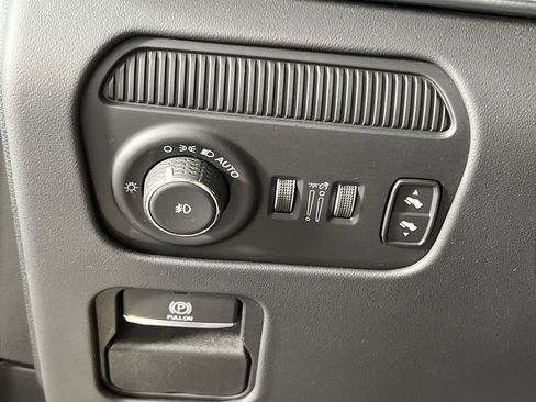 Used 2023 Jeep Grand Wagoneer Series II AWD/4WD image 19