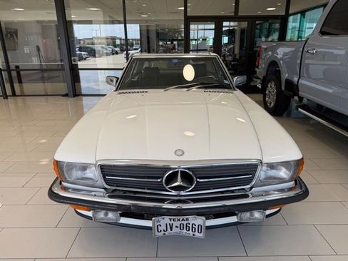 Used 2017 Ford F250 XLT w/ XLT Premium Package image 2