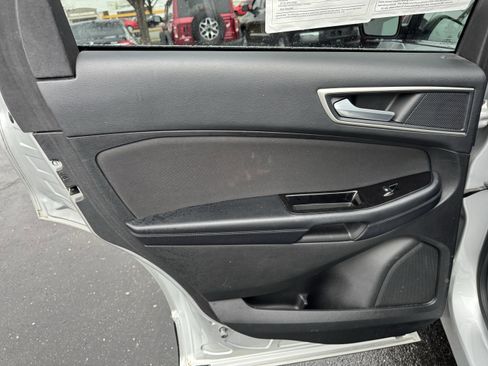 Used 2018 Ford Edge SEL image 31