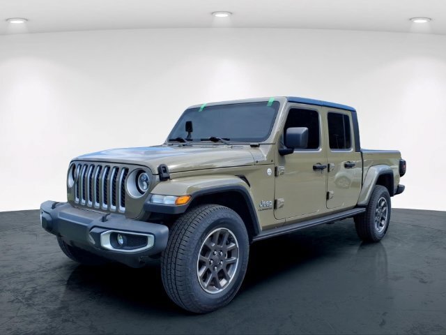 Used 2020 Jeep Gladiator Overland w/ Cold Weather Group AWD/4WD image 2
