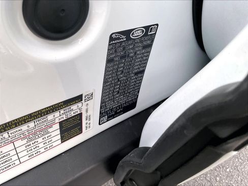 New 2026 Land Rover Range Rover Velar Dynamic SE image 36