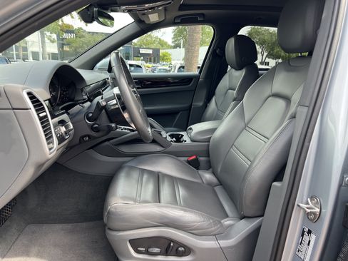 Used 2023 Porsche Cayenne AWD/4WD image 16