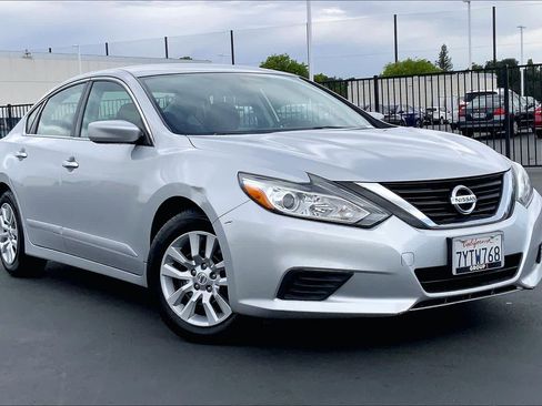 Used 2017 Nissan Altima 2.5 S w/ Power Driver Seat Package FWD image 2