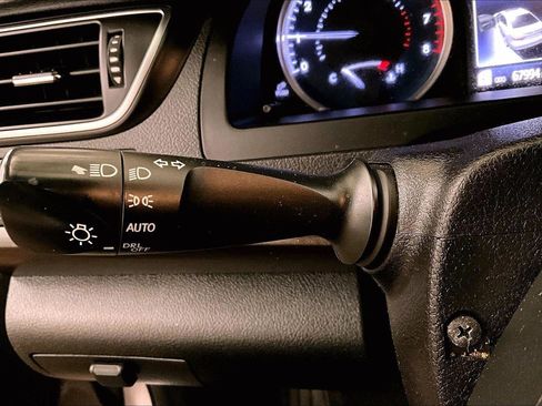 Used 2015 Toyota Camry XLE w/ Moonroof Package image 31